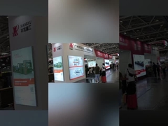 La macchina per incollare e cucire che partecipa alla fiera